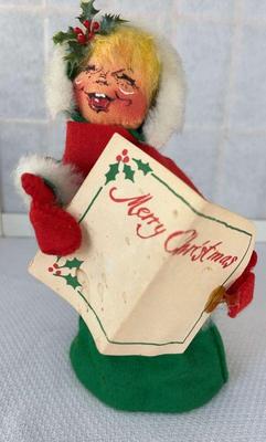 Annalee dolls caroling girl