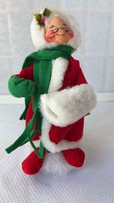 Annalee dolls mrs. santa”