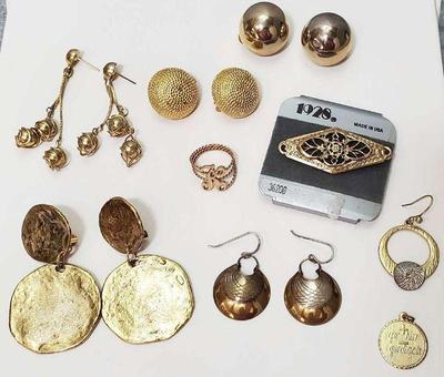 Brass and gold tone earrings ring