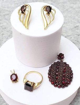 Gold and garnet red gems) jewelry