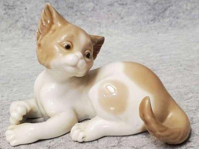 Lladro cat figure