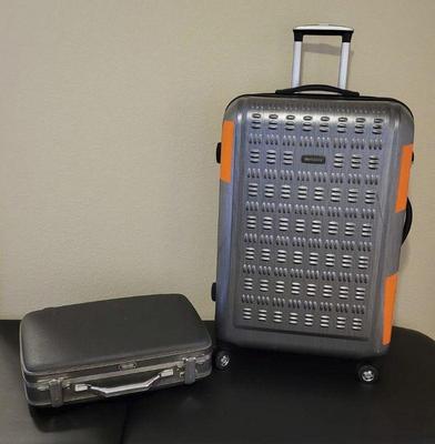 Vintage hatd case american tourister suitcase plus