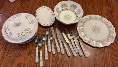 Miscellaneous lenox porcelain dinnerware