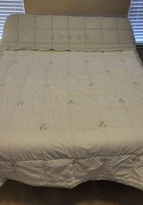 Machine made queen comforter