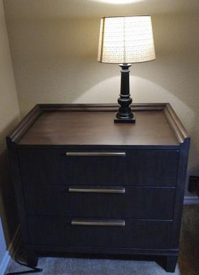 Nightstandsid table
