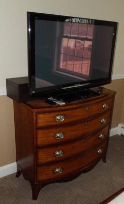 Ethan Allen Mahogany Hepplewhite Style Bow Front Four Drawer Chest