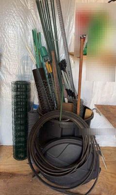 Miscellaneous fencing yard items