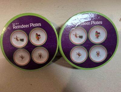 2 sets of reindeer plates