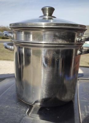 Crawfish steamer pan