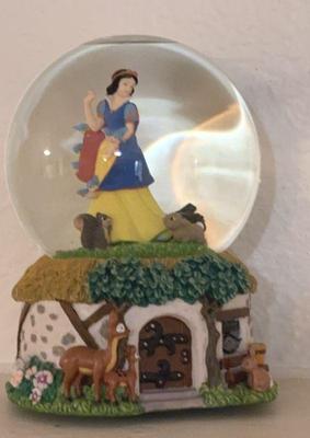 Disney snow white musical snow globe