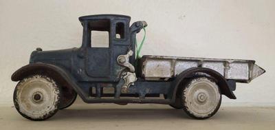 Antique cast iron dumptruck by arcade