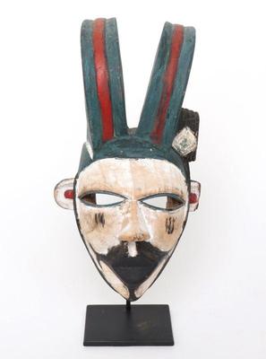 Lot 307 fine african wood carved mask nigeria, 20th c.