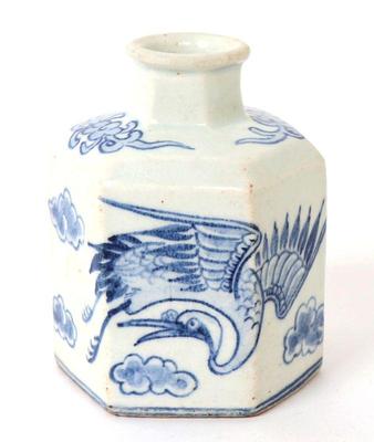 Lot 296 lovely early korean blue white vase
