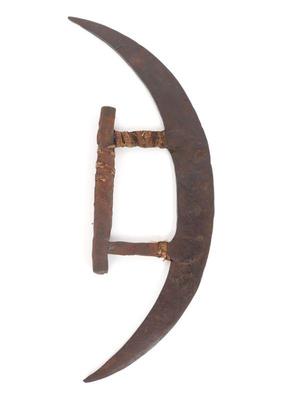Lot 46 chinese crescent kung fu iron dagger