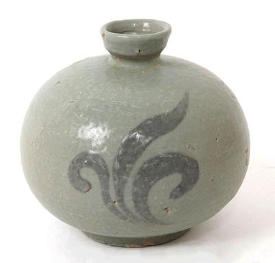 Lot 293 beautiful korean celadon glazed perfume bottle