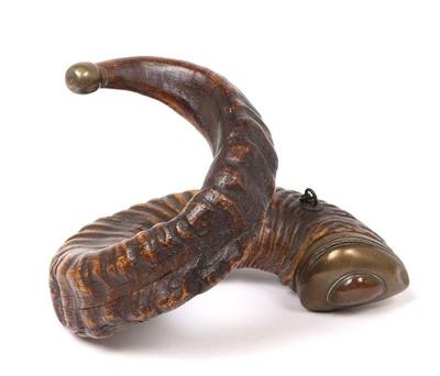 Lot 95 agate inset rams snuff horn