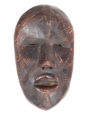 Lot 321 lovely carved african dan mask