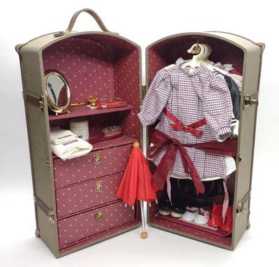 Vtg American Girl Doll Steamer Trunk & Accessories