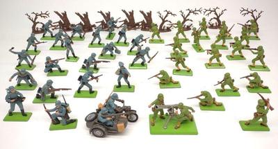 WWII German & American Deetail Toy Soldiers Set