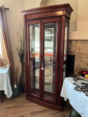 Sale Photo Thumbnail #22: Beautiful display cabinet with adjustable glass shelves