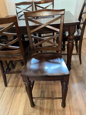 6 chairs & removable leaf table