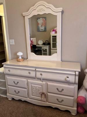 Cream dresser-58x16x32
Mirror-30x44