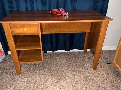 Desk-44x18x29