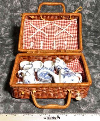 Mini picnic basket tea set