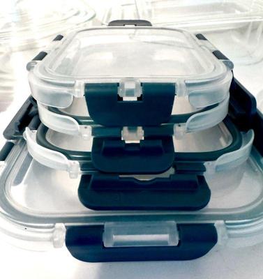 Lot of glass nesting bowls with lids