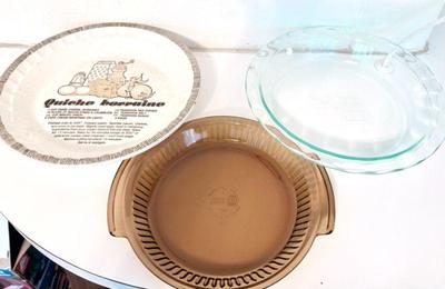 Pie baking dishes