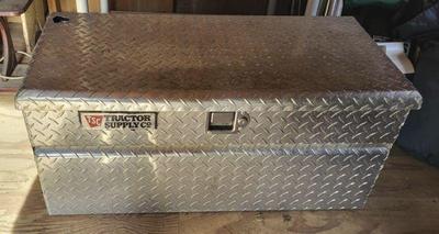 Small diamond plate tool box