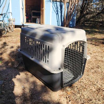 Mediumlarge dog kennel