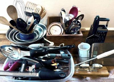Mystery lot kitchen accessories