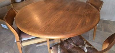 J.L. Moller - Danish Table W/ 6 Chairs and table leaf extension