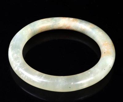 Lot 176 chinese light green jade bangle