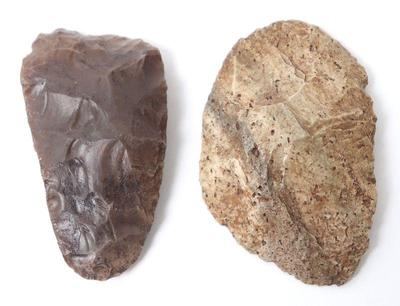 Lot 362 very nice paleo point scraper