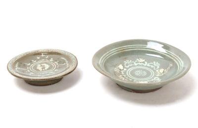 Lot 356 two korean celadon glazed side dishes