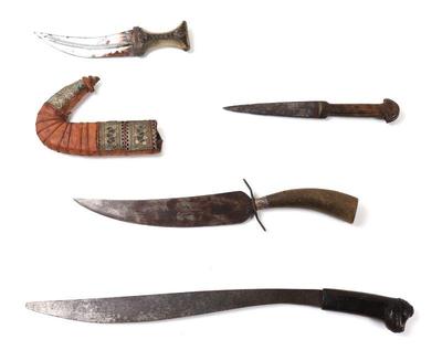 Lot 12 collection of knives daggers