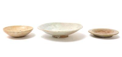 Lot 355 three korean porcelain side bowls