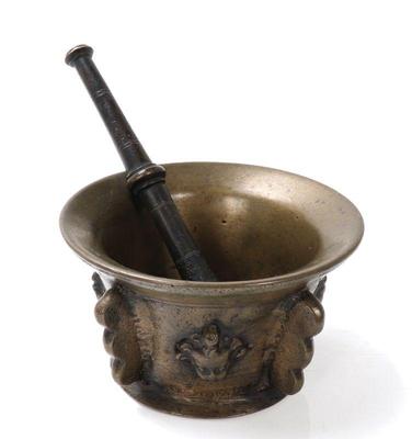 Lot 238 french bronze mortar pestel, 16th c.
