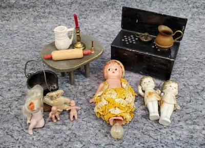 Vintage and antique dolls mini kitchen items