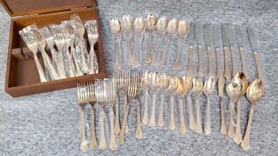 Towle flatware service for 8 plus untensils