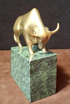 Vintage* Made In Taiwan * Republic Of China* Brass Or Bronze? Bull * Atop A Green Marble Base
