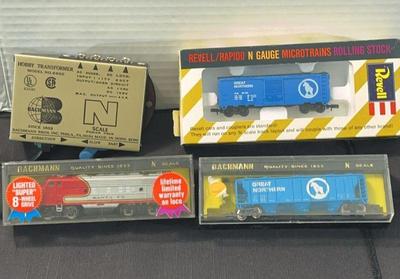 3 N Scale Mini Train Cars & Bachmann Transformer * F9 Diesel Engine, Hopper, Box Car * Santa Fe
