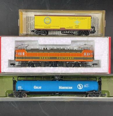 3 Vintage Mini Scale N Trains * Con-Cor * Great Northern Engine * Jumbo Tank & Boxcar
