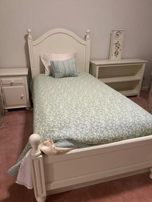 Twin Bed w/ headboard and footboard