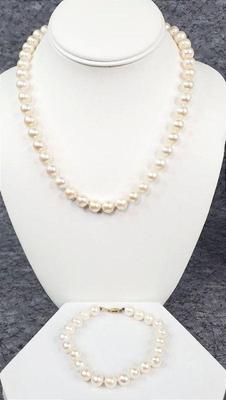 Pearl necklace and earrings 14k and 585 clasps
