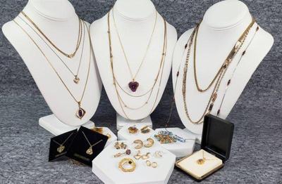 Pins charms, necklaces, gems, cameo