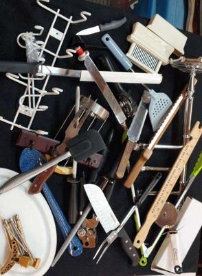Mixed lot of kitchen tools
