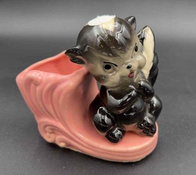 Super Sweet Shawnee Pottery Skunk ~ Vintage USA 512

